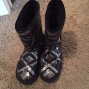 Justice Glitter Fur lined boots.  Size 8